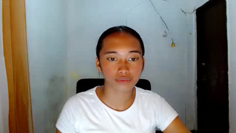 Snapshot of ur_sexyllie chatting on 03/09/26, 07:34 Ellie online show from 03/09/26, 07:34