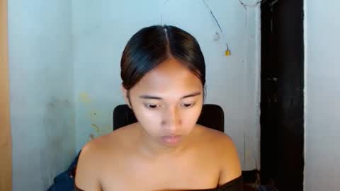 Snapshot of ur_sexyllie chatting on 03/27/26, 08:26 Ellie online show from 03/27/26, 08:26