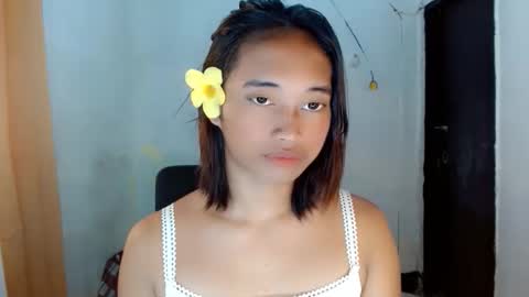 Snapshot of ur_sexyllie chatting on 04/06/26, 02:20 Ellie online show from 04/06/26, 02:20