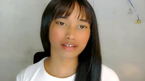 Snapshot of ur_sexyllie chatting on 04/13/26, 12:43 Ellie online show from 04/13/26, 12:43