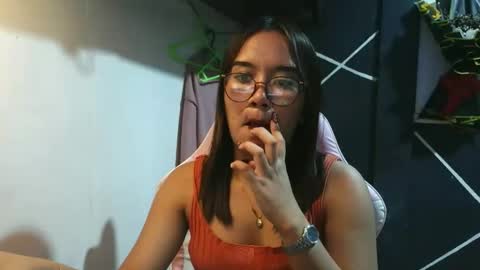 Snapshot of ur_wetwife chatting on 11/17/25, 01:17 ur_wetwife online show from 11/17/25, 01:17