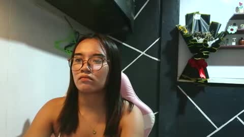 Snapshot of ur_wetwife chatting on 11/19/25, 02:50 ur_wetwife online show from 11/19/25, 02:50