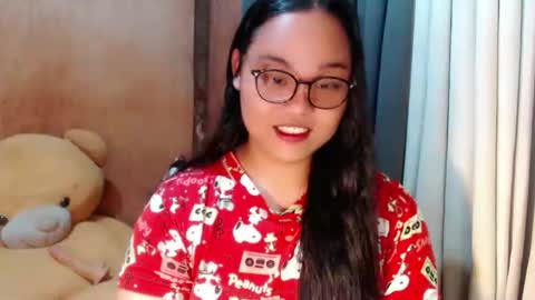 Snapshot of urasian_hotchix69 chatting on 11/15/25, 10:37 Lycah online show from 11/15/25, 10:37