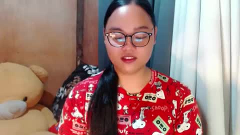 Snapshot of urasian_hotchix69 chatting on 11/19/25, 12:54 Lycah online show from 11/19/25, 12:54