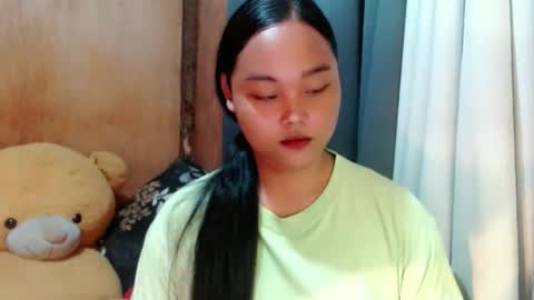 Snapshot of urasian_hotchix69 chatting on 11/21/25, 01:59 Lycah online show from 11/21/25, 01:59