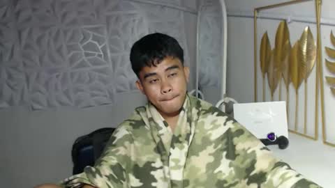 Snapshot of urasian_nathaniel chatting on 03/24/26, 04:01 HI WE ARE NATHANIEL AND SEV online show from 03/24/26, 04:01