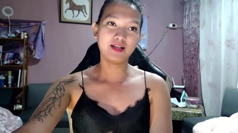 Snapshot of urasian_newra chatting on 02/23/25, 03:51 NEWRA  ALLISON online show from 02/23/25, 03:51