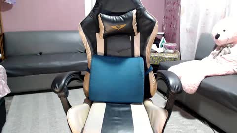 Snapshot of urasian_newra chatting on 02/23/25, 06:56 NEWRA  ALLISON online show from 02/23/25, 06:56