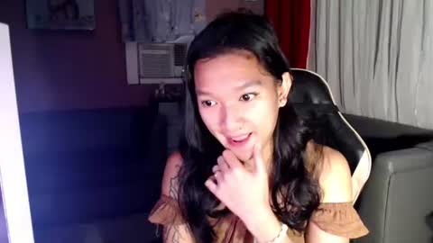 Snapshot of urasian_newra chatting on 10/04/25, 06:39 NEWRA  ALLISON online show from 10/04/25, 06:39