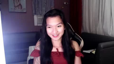 Snapshot of urasian_newra chatting on 10/15/25, 05:35 NEWRA  ALLISON online show from 10/15/25, 05:35