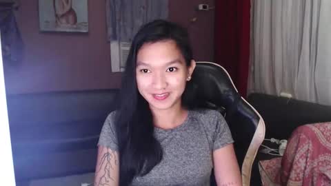 Snapshot of urasian_newra chatting on 10/17/25, 04:31 NEWRA  ALLISON online show from 10/17/25, 04:31