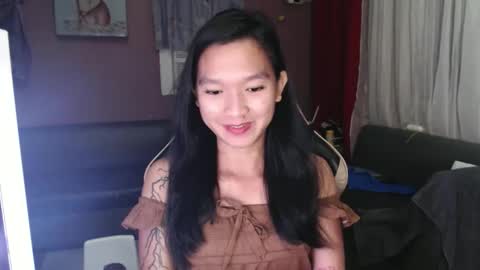 Snapshot of urasian_newra chatting on 10/18/25, 08:09 NEWRA  ALLISON online show from 10/18/25, 08:09