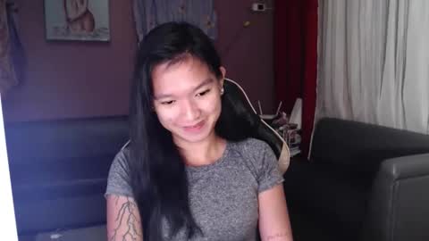 Snapshot of urasian_newra chatting on 10/25/25, 05:08 NEWRA  ALLISON online show from 10/25/25, 05:08