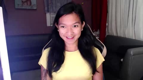 Snapshot of urasian_newra chatting on 10/28/25, 07:16 NEWRA ALLISON online show from 10/28/25, 07:16