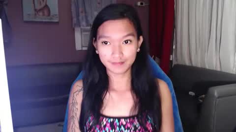 Snapshot of urasian_newra chatting on 10/29/25, 07:59 NEWRA ALLISON online show from 10/29/25, 07:59