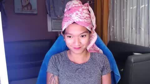 Snapshot of urasian_newra chatting on 10/30/25, 03:57 NEWRA ALLISON online show from 10/30/25, 03:57