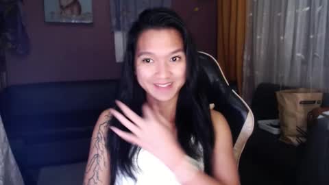 Snapshot of urasian_newra chatting on 11/22/25, 06:40 NEWRA ALLISON online show from 11/22/25, 06:40