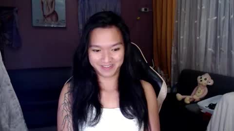 Snapshot of urasian_newra chatting on 11/24/25, 07:24 NEWRA ALLISON online show from 11/24/25, 07:24