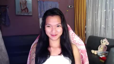 Snapshot of urasian_newra chatting on 11/25/25, 05:57 NEWRA ALLISON online show from 11/25/25, 05:57