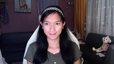 Snapshot of urasian_newra chatting on 11/27/25, 08:00 NEWRA ALLISON online show from 11/27/25, 08:00