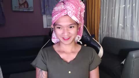 Snapshot of urasian_newra chatting on 11/30/25, 07:51 NEWRA ALLISON online show from 11/30/25, 07:51