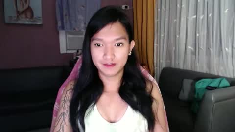 Snapshot of urasian_newra chatting on 12/14/25, 08:02 NEWRA ALLISON online show from 12/14/25, 08:02