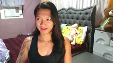 Snapshot of urasian_newra chatting on 04/23/26, 12:12 NEWRA ALLISON online show from 04/23/26, 12:12