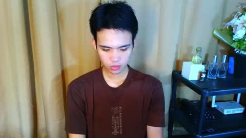 Snapshot of urasiancumboix2 chatting on 10/29/25, 01:52 urasiancumboix2 online show from 10/29/25, 01:52