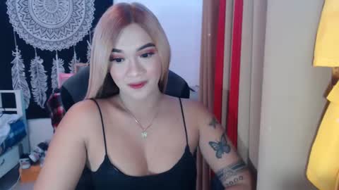 Snapshot of urasiandreamgirlxxx chatting on 12/05/24, 10:01 jess online show from 12/05/24, 10:01