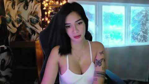 Snapshot of urasiandreamgirlxxx chatting on 04/29/26, 12:05 jess online show from 04/29/26, 12:05