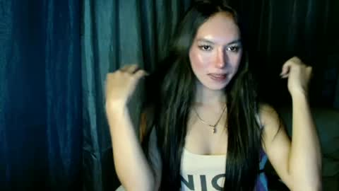 Snapshot of urasiansexbombgirlxxx chatting on 06/23/26, 10:57 Elizabeth online show from 06/23/26, 10:57
