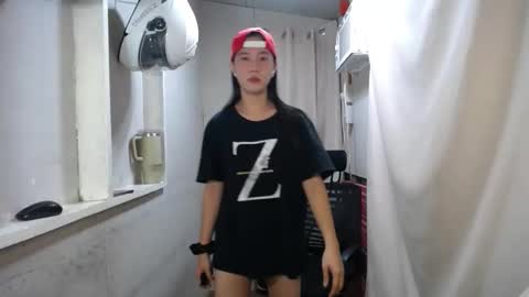 Snapshot of urasiantserika chatting on 11/13/25, 09:41 Erika online show from 11/13/25, 09:41