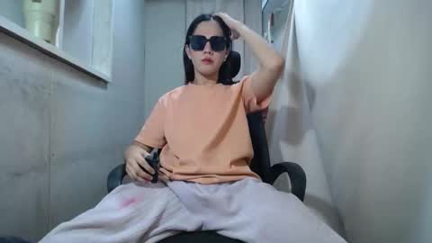 Snapshot of urasiantserika chatting on 11/21/25, 05:22 Erika online show from 11/21/25, 05:22