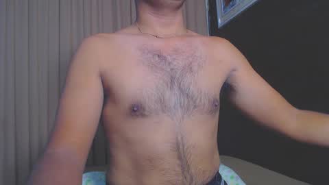 Snapshot of urasianversahunkxx chatting on 12/12/24, 11:29 johnzen online show from 12/12/24, 11:29