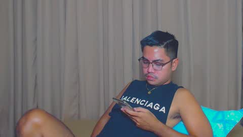 Snapshot of urasianversahunkxx chatting on 02/26/25, 07:31 johnzen online show from 02/26/25, 07:31