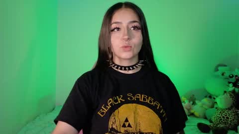 Snapshot of urbaby6irl chatting on 04/18/26, 10:19 Danielle online show from 04/18/26, 10:19