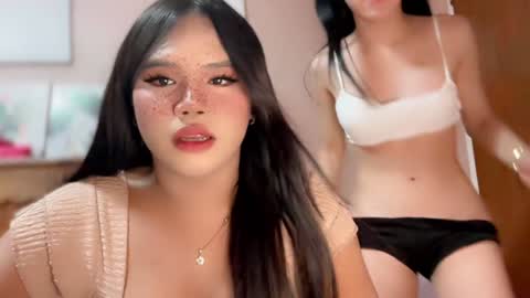 Snapshot of urbabysofia0305 chatting on 01/09/25, 03:55 Sofia online show from 01/09/25, 03:55