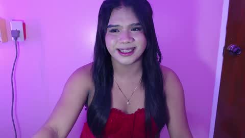 Snapshot of urbabysofia0305 chatting on 02/20/25, 03:52 Sofia online show from 02/20/25, 03:52