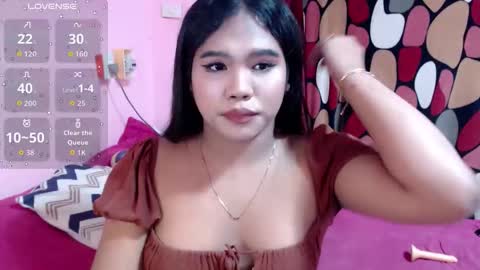 Snapshot of urbabysofia0305 chatting on 10/13/25, 05:24 Sofia online show from 10/13/25, 05:24