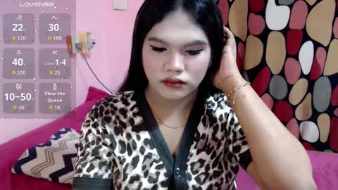 Snapshot of urbabysofia0305 chatting on 10/14/25, 02:18 Sofia online show from 10/14/25, 02:18