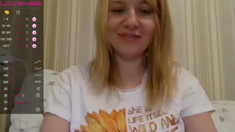 Snapshot of urbadkitty chatting on 02/14/25, 02:44 urbadkitty online show from 02/14/25, 02:44