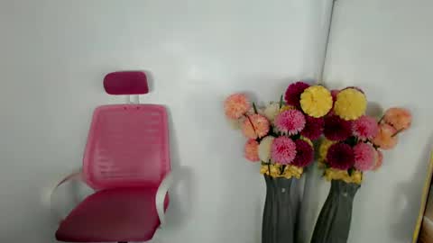 Snapshot of urbitchfantasexx_miles25 chatting on 12/07/24, 03:52 Miles online show from 12/07/24, 03:52