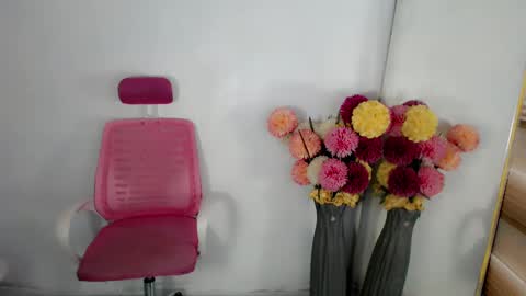 Snapshot of urbitchfantasexx_miles25 chatting on 12/22/24, 08:05 Miles online show from 12/22/24, 08:05