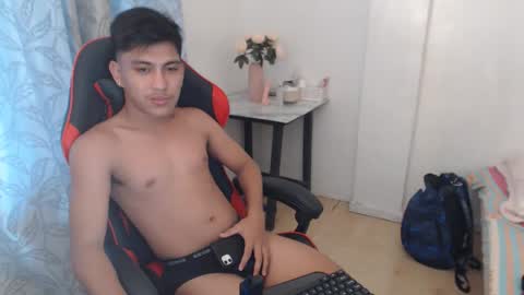 Snapshot of urcuteguy_jhonx chatting on 09/18/25, 09:39 Dannie online show from 09/18/25, 09:39