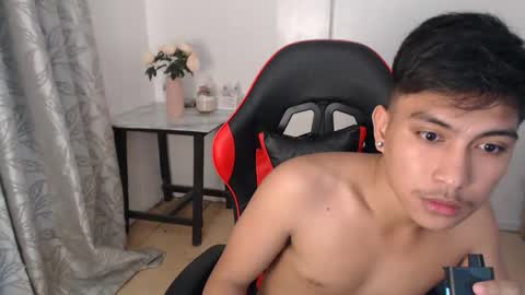 Snapshot of urcuteguy_jhonx chatting on 09/21/25, 04:41 Dannie online show from 09/21/25, 04:41