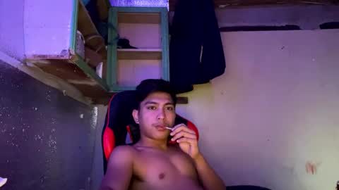 Snapshot of urcuteguy_jhonx chatting on 10/05/25, 12:42 Dannie online show from 10/05/25, 12:42