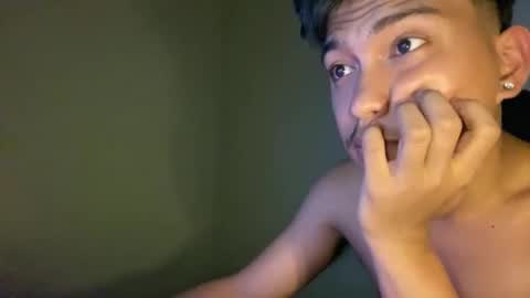 Snapshot of urcuteguy_jhonx chatting on 10/18/25, 06:52 Dannie online show from 10/18/25, 06:52