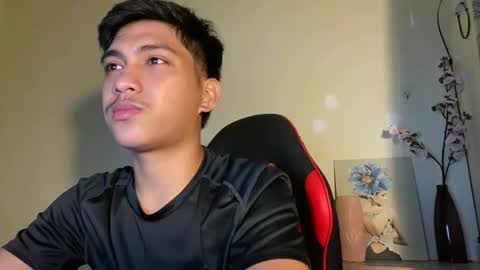 Snapshot of urcuteguy_jhonx chatting on 10/27/25, 05:17 Dannie online show from 10/27/25, 05:17