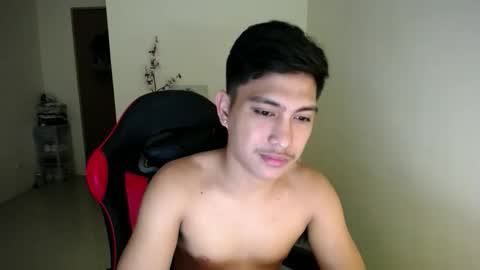 Snapshot of urcuteguy_jhonx chatting on 11/18/25, 04:33 Dannie online show from 11/18/25, 04:33