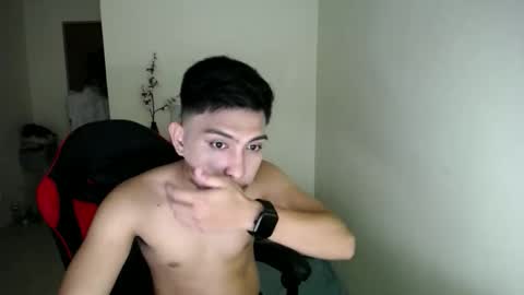 Snapshot of urcuteguy_jhonx chatting on 11/21/25, 10:25 Dannie online show from 11/21/25, 10:25